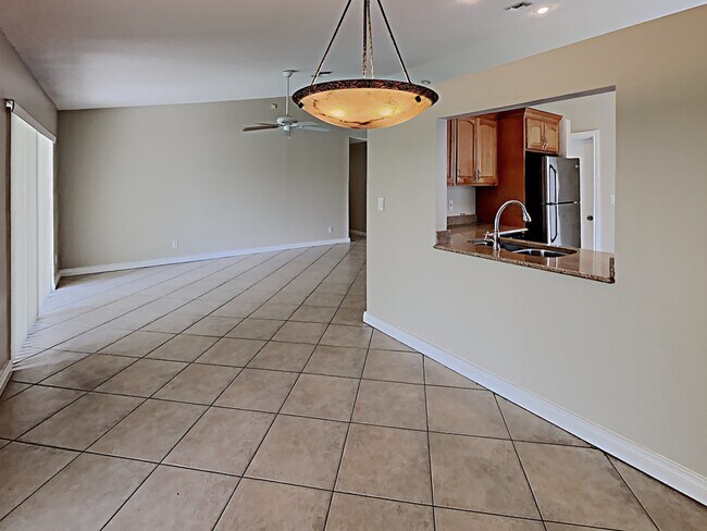 Building Photo - 5521 SW 58th Ct