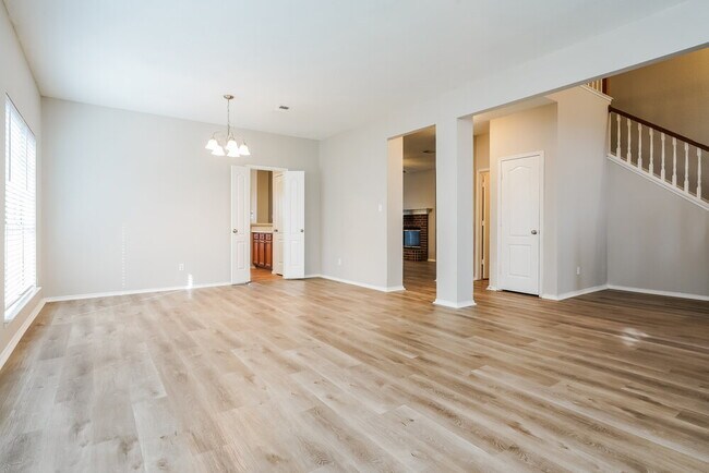 Foto del edificio - 5131 Garden Oaks Pl
