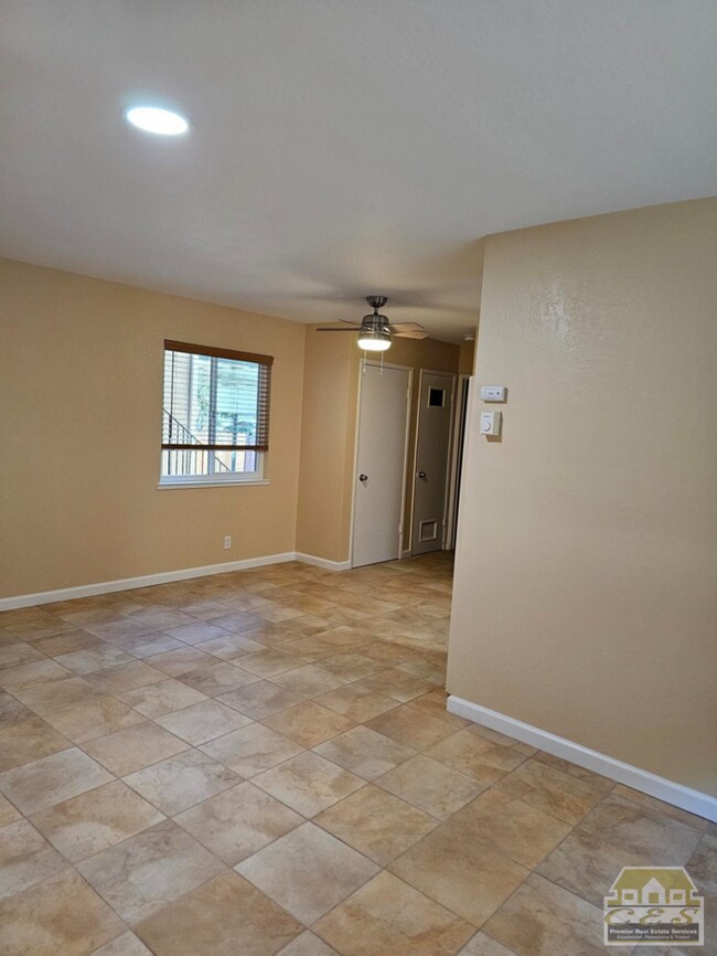 Building Photo - Sunny Laurel Street One Bedroom Apartment ...