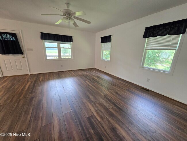 Foto del edificio - 930 Porter Rd