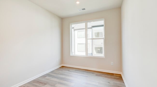 Building Photo - 5509 Swaling St