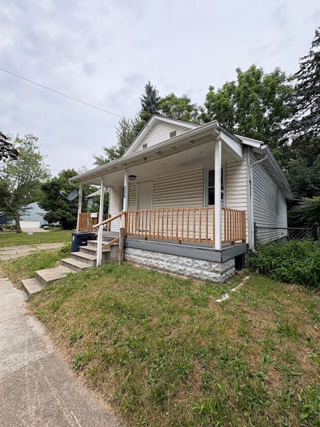 Foto principal - 2 Bedroom 1 Bathroom Home for Rent!