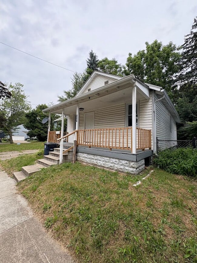 Building Photo - 175 E Emerling Ave