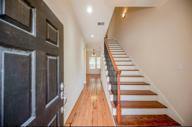 Building Photo - 7103 Windwater Lagoon Dr