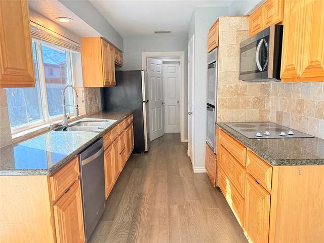 Foto del edificio - 2104 Poppy Ln