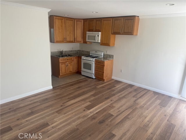 Building Photo - 8339 Valecrest Dr