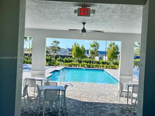 Foto del edificio - 868 SE grovebush Ln