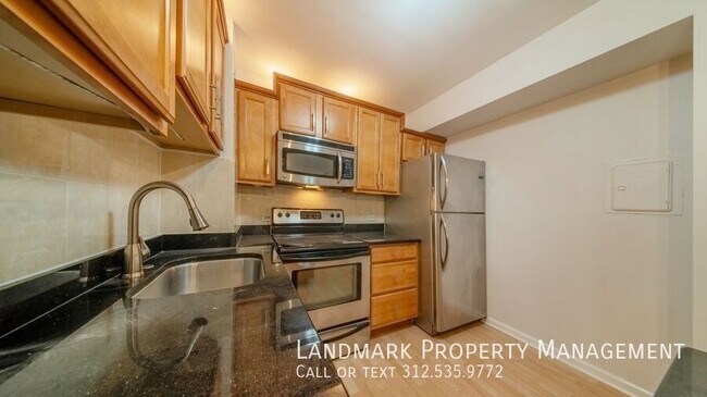 Foto del edificio - 3600 N Lake Shore Dr