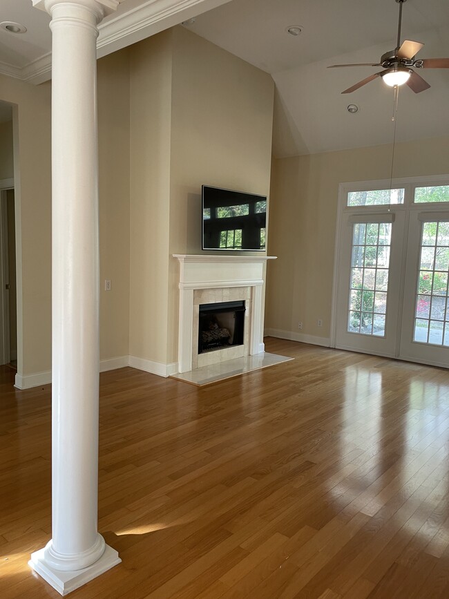 Building Photo - 129 Glen Haven Cir