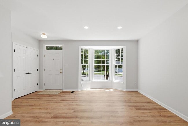 Foto del edificio - 8972 Benchmark Ln