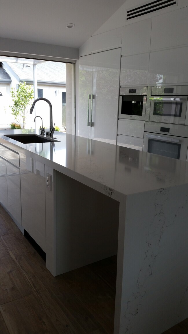 Kitchen 1 - 2401 California Ave