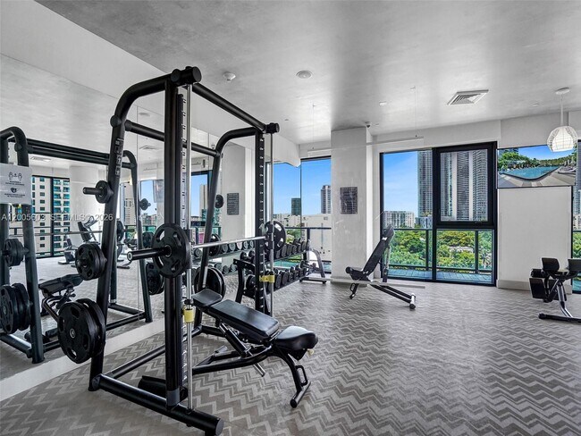 Foto del edificio - 121 NE 34th St