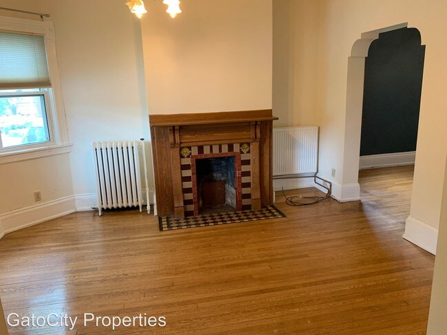 Building Photo - 2 br, 1 bath Apartment - 624 E Pleasant St