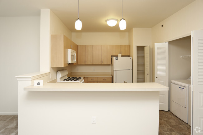 1BR, 1BA - 740 SF - Tracy Creek Apartment Homes