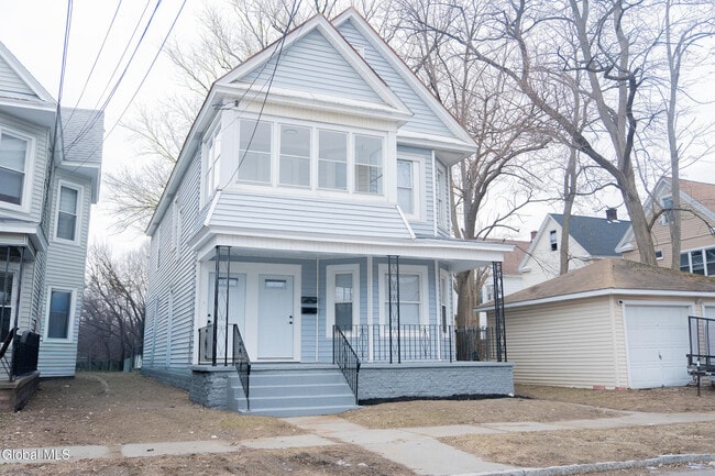 Building Photo - 418 3rd St