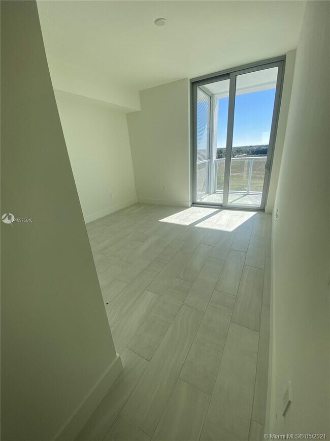 Building Photo - 2000 Metropica Way