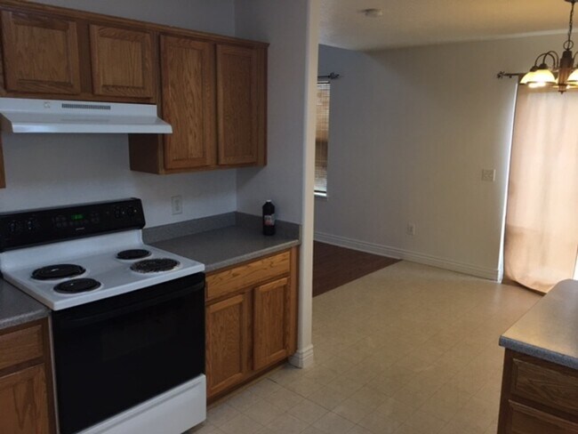 Building Photo - 1432 Wallace Dr