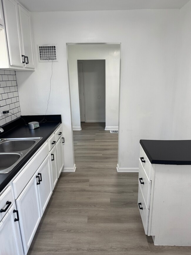 Building Photo - 1596 S Champion Ave