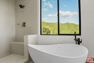 Building Photo - 1036 El Medio Ave