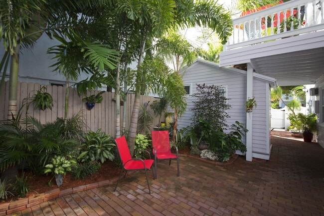 Building Photo - Furnished Studio in Old Town