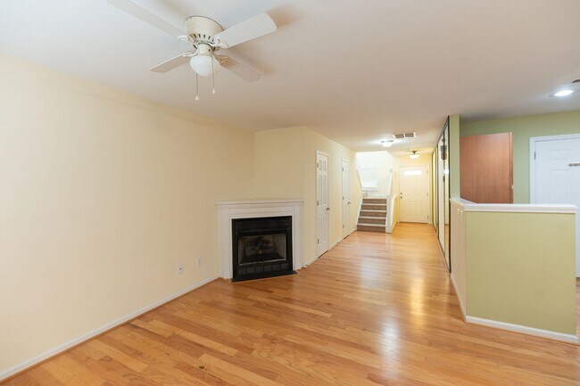 Building Photo - 117 Goldfinch Ave