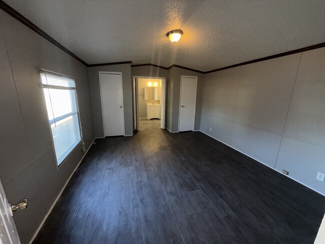 Building Photo - 1504 Anita Cir