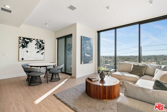 Foto del edificio - 3688 Overland Ave