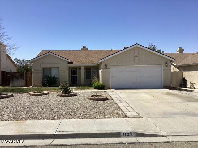 Foto principal - 1108 Oakwood Ln