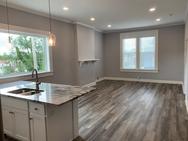 Open floor plan - 600 Center St