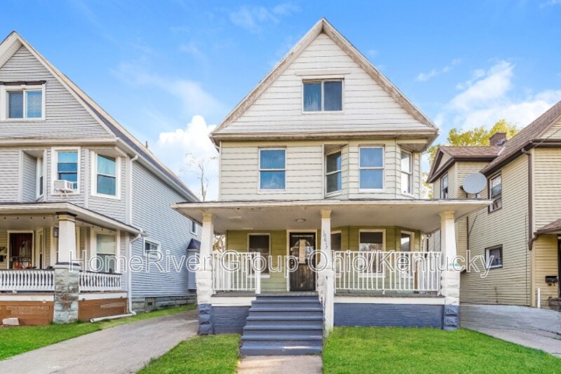 Foto principal - 10617 Bryant Ave