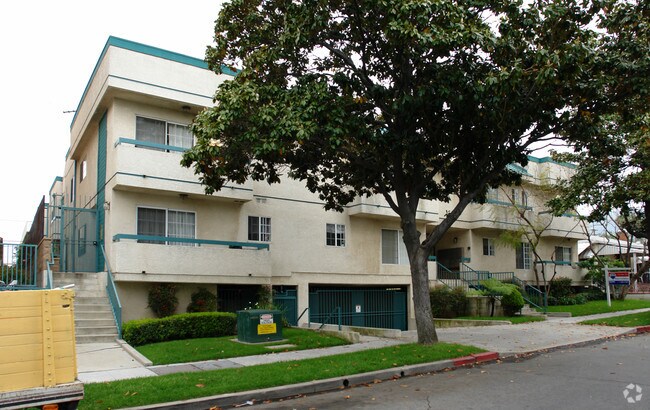 Building Photo - Valencia Palms