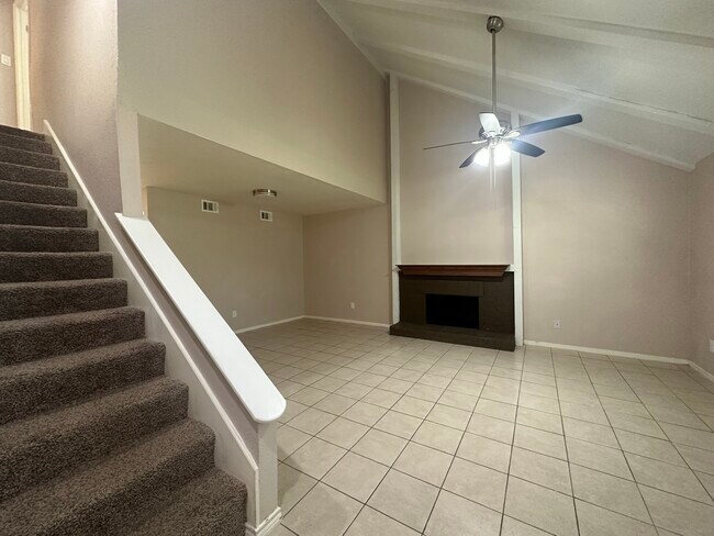 Building Photo - 1222 Ravenscourt Dr