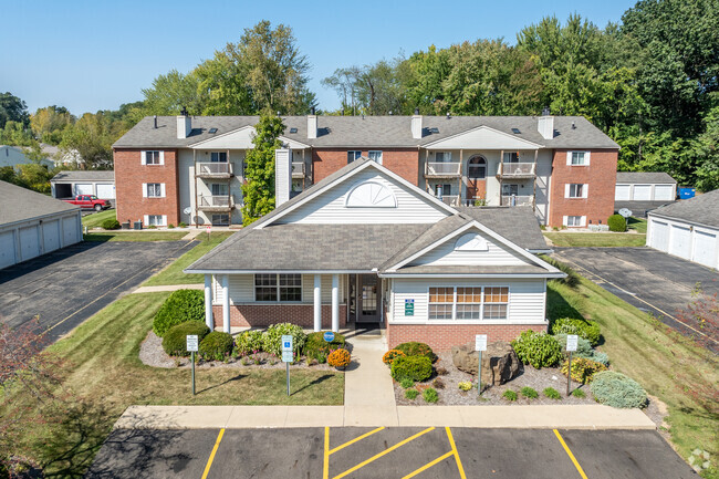 Building Photo - Grandeur Apartments