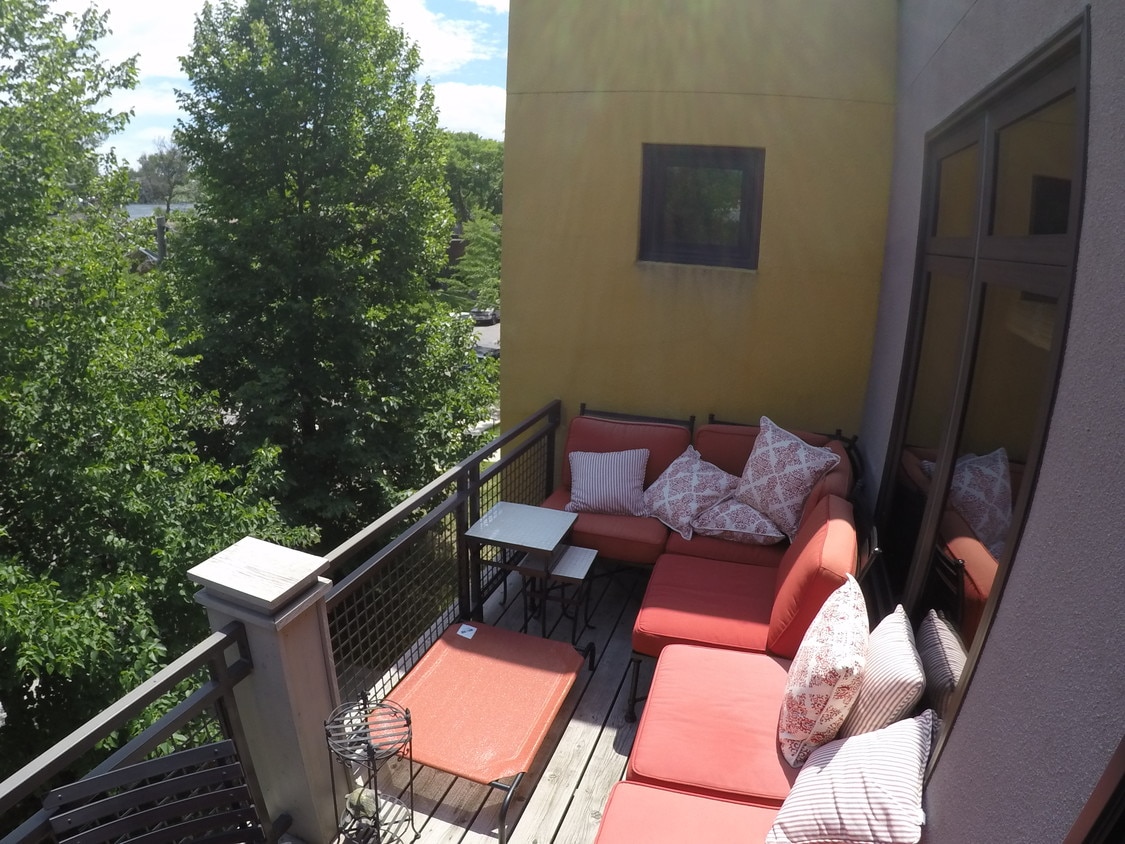 Primary Photo - 4732 Grand Ave S