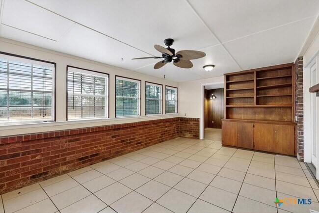 Building Photo - 5180 Fm 972