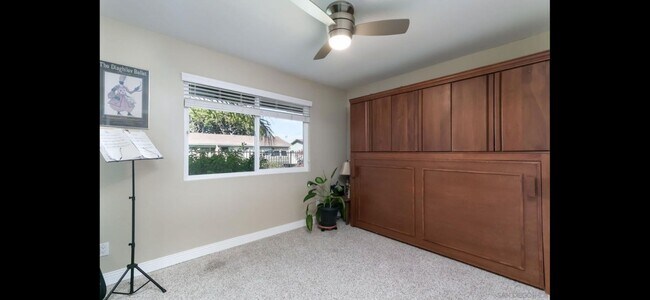Foto del edificio - Single story 4 bedroom home with large floorplan and a backyard made for entertaining