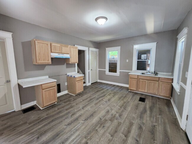 Building Photo - Four Bedroom, Two Full Bath Single Family ...
