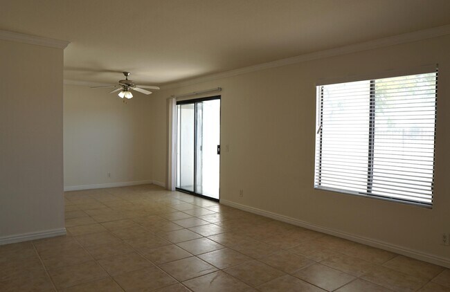 Foto del edificio - 43376 Cook St