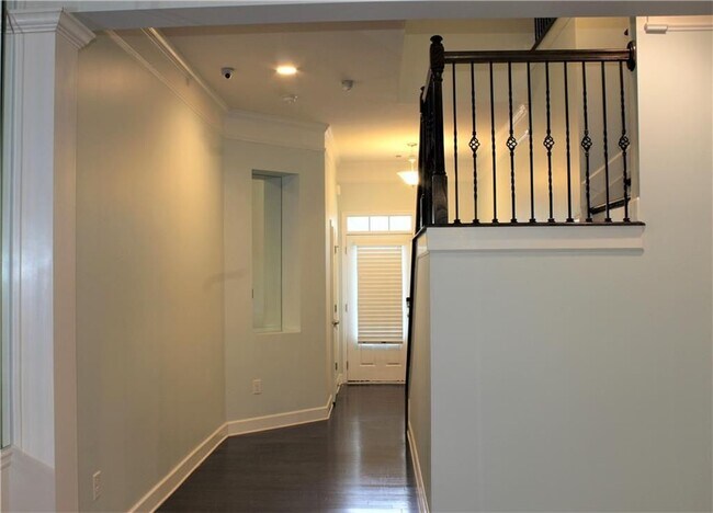 Building Photo - 2503 Norwood Dr SE