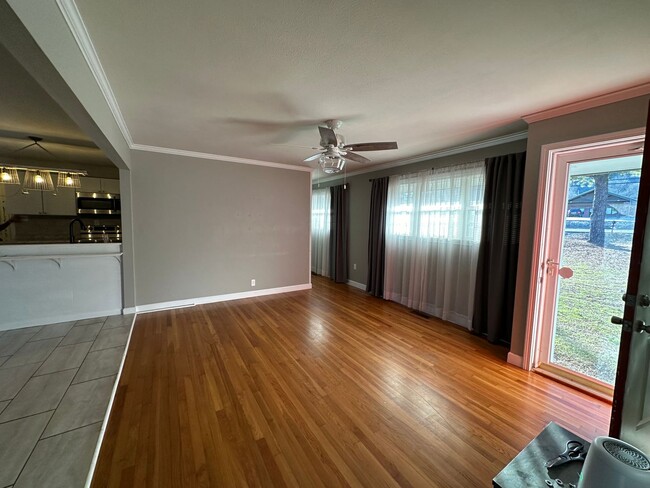 Foto del edificio - Come take a look at this beautiful home in...