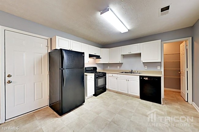 Foto del edificio - 3543 Cameron Hills Pl