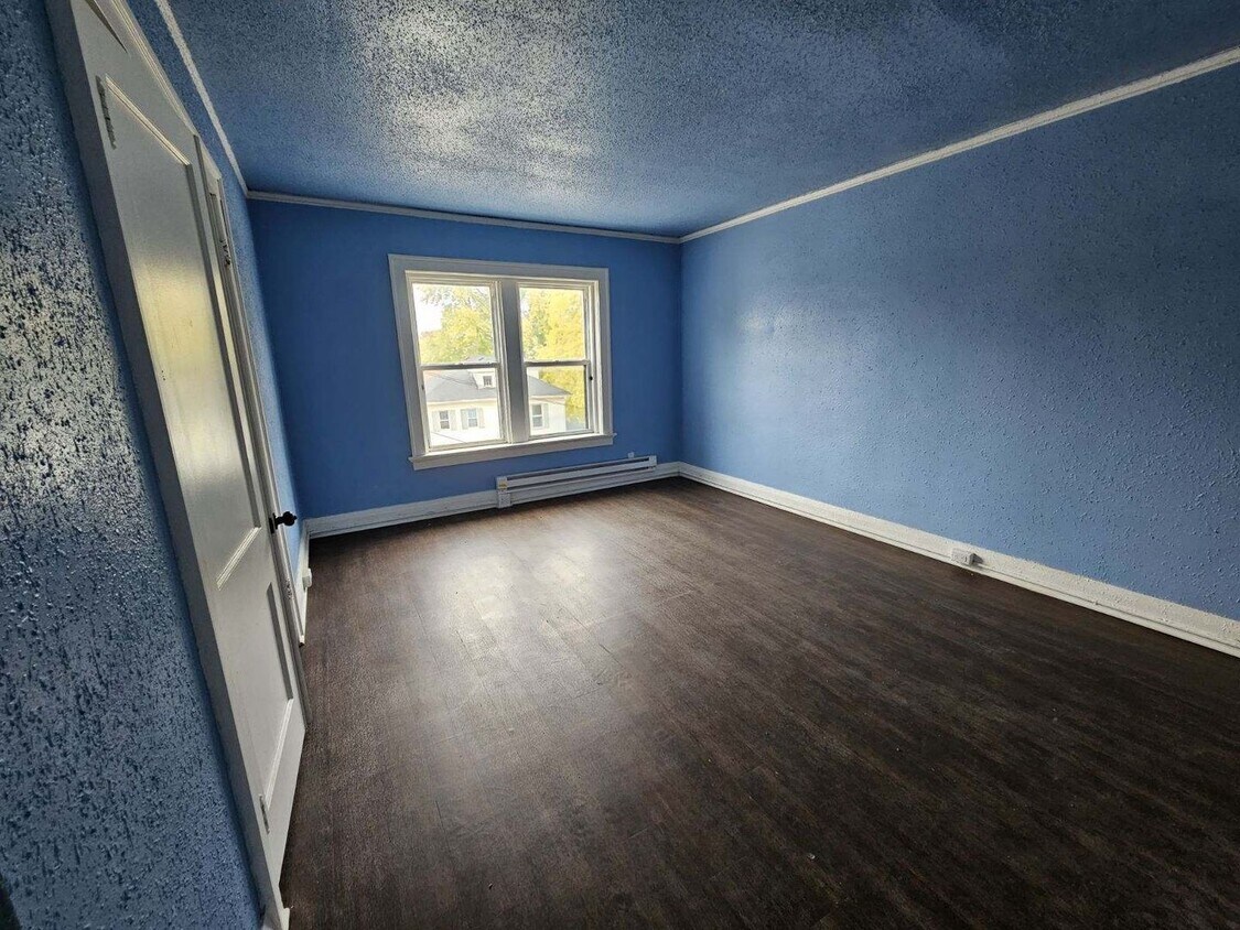 Building Photo - 820 E Converse