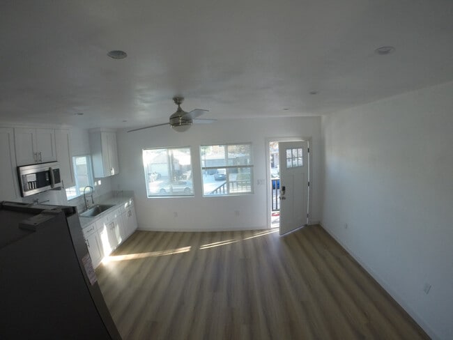 Foto del edificio - 6002 Hazelbrook Ave