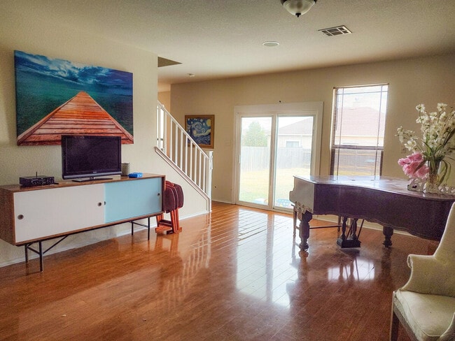 Foto del edificio - 614 Glacial Stream Ln