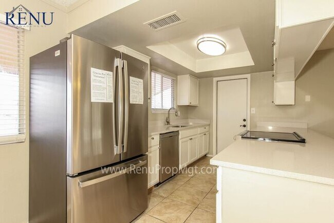 Foto del edificio - 4 bed, 2 bath with RV Gate!