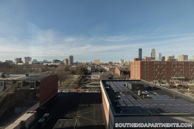 Building Photo - 11 E Lenox St