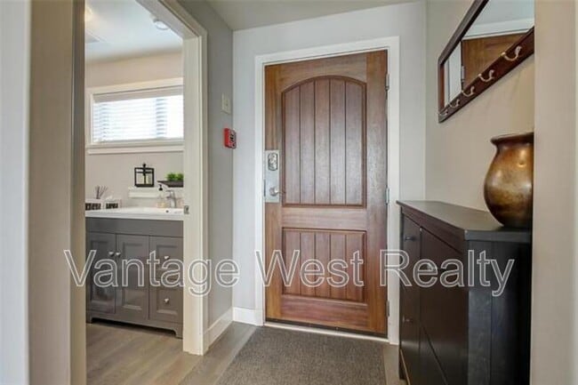 Building Photo - 5111-4032 Pritchard Dr