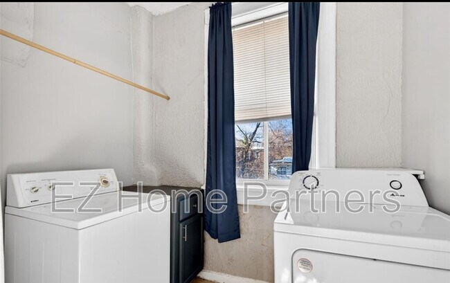 Foto del edificio - 3005 S Compton Ave