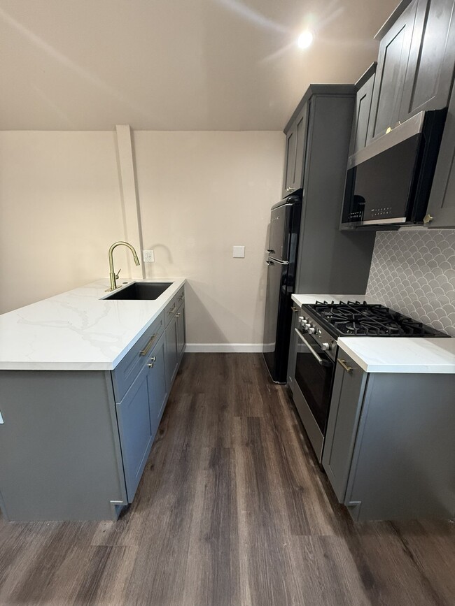Kitchen - 764 Ohio Ave