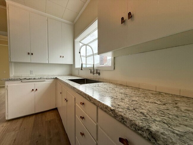 Foto del edificio - 1524 Sheridan Ave